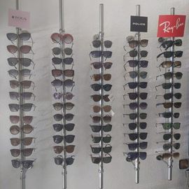 Centro Óptico Canillas gafas exhibidas